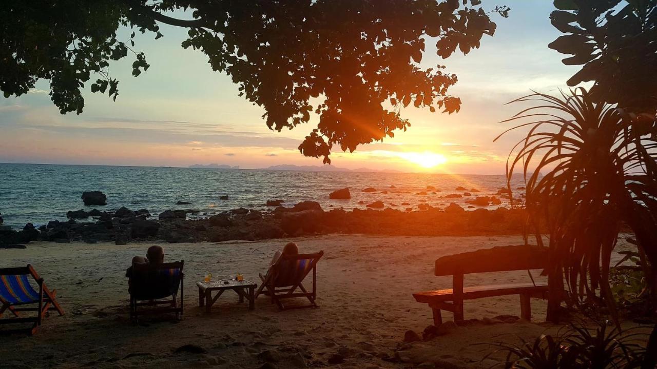 Koh Jum Coral Bay Resort Buitenkant foto
